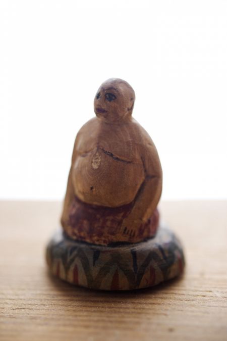 träskulptur liten buddha